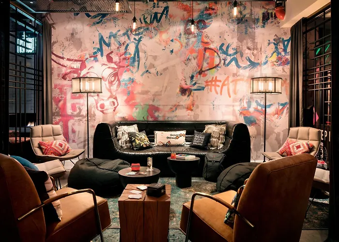Moxy Chicago Downtown